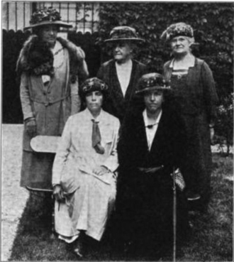 Five U.S. voting delegates at the Paris Conference, 1922 Five U.S. voting delegates of AAUW, Paris Conference, July 1922.png