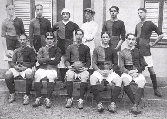 The recently formed football team before a match vs. Paissandu, 1912