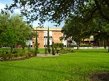 Walter W. Fondren Middle School FondrenMSHouston.JPG