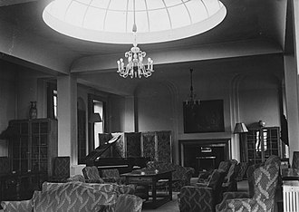 Shaw Library in the 1950s Founders' Room (now The Shaw Library), c1950s (3833726382).jpg