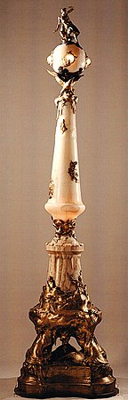 Colonne lumineuse La Nature, exécutée par la maison Mottheau et présentée à l'Exposition universelle de 1900.