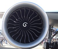 صورة أمامية لمحرك نفاث GE90 لطائرة بوينج 777.