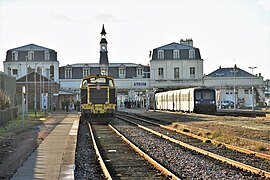 TER et train spécial du Pacific Vapeur Club, en novembre 2013.