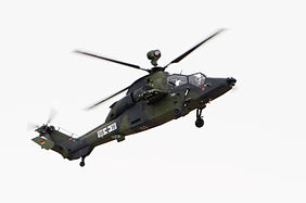 English: Eurocopter EC 665 Tiger UHT, reg. 98-18 (cn 1004), of the German Army, flying a display at ILA Berlin Air Show 2012. Deutsch: Eurocopter EC 665 Tiger UHT, Reg. 98-18 (cn 1004), der deutschen Heeresflieger, bei einer Flugvorführung auf der ILA Berlin Air Show 2012.