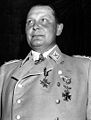 Hermann Göring, comandante en xefe de les Sturmabteilung (Oberster SA-Führer) nos periodos 1921-1922 y 1934-1945 y comandante de la Luftwaffe ente 1930 y 1945.
