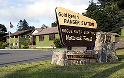 Noehill.jpg tarafından yapılan Gold beach ranger station fotoğrafı