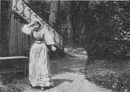 Gontcharova au cinéma, 1909.jpg