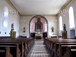 Vue intérieure de la nef vers le choeur