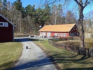 Vid Grönsta prästgård.