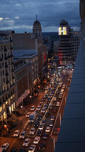 File:Gran Vía de noche.jpg