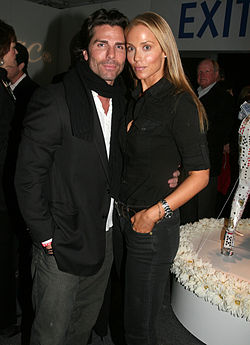 Greg Lauren und Elizabeth Berkley.jpg