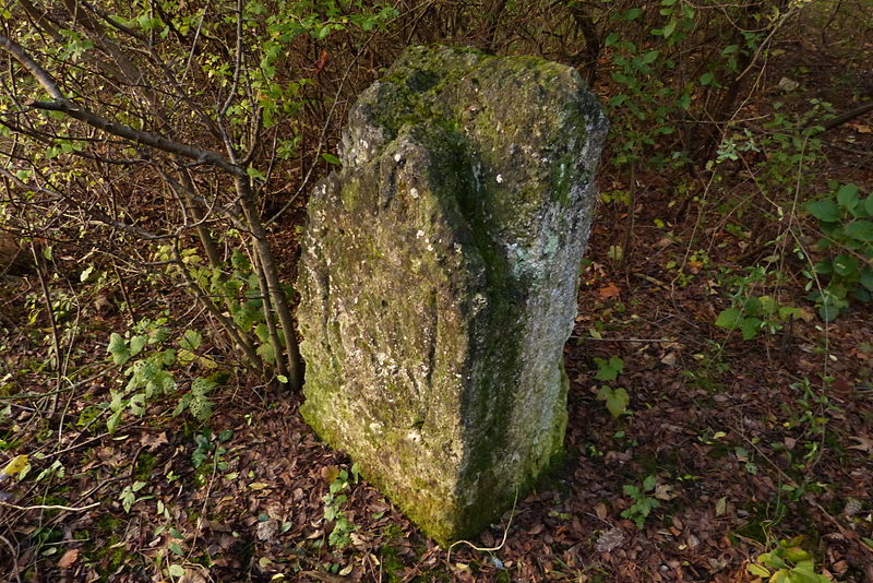 File:Grenzstein in Siebenbrunn 03.jpg