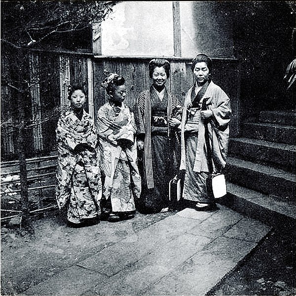 File:Group of Japanese women in Nagasaki, Japan, ca 1899 (KIEHL 78).jpeg