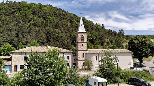 Église et mairie de Gumiane.