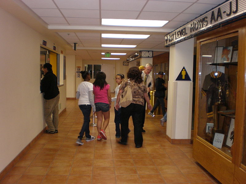 File:Haas Pavilion hallway 1.JPG