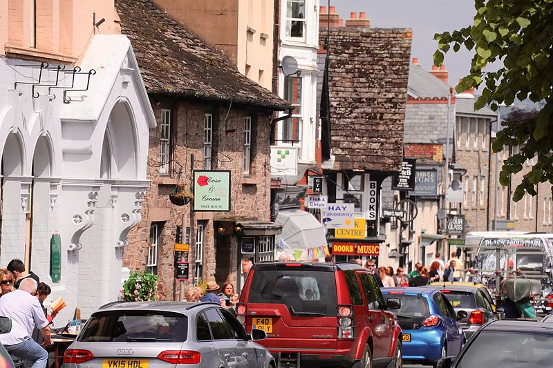 File:Hayfestival-2016-town-traffic.jpg