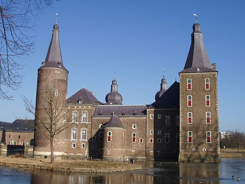 File:Heerlen-Kasteel Hoensbroek-1.JPG