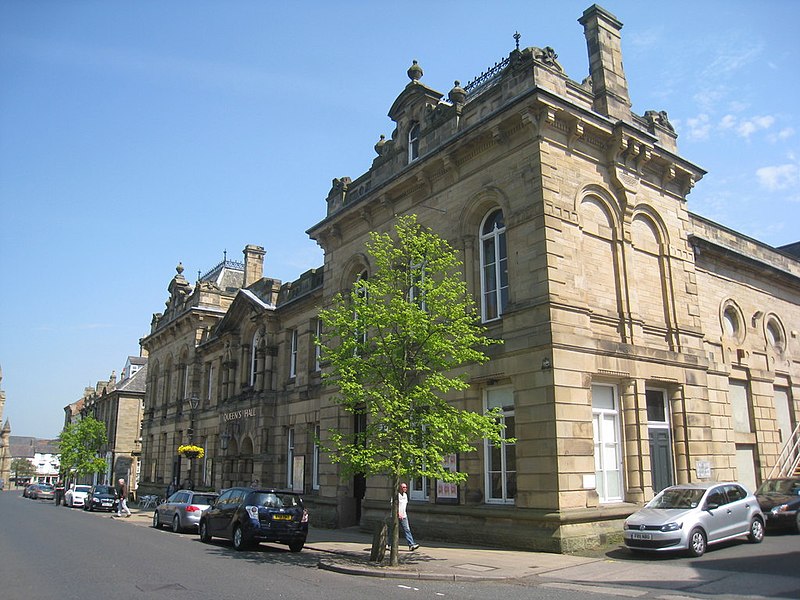 File:Hexham, Queen's Hall (geograph 5616173).jpg