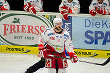 Opis zdjęcia Hockey_pictures-micheu-EC_VSV_vs_HCB_Südtirol_03252014_ (55_von_180) _ (13667659405) .jpg.