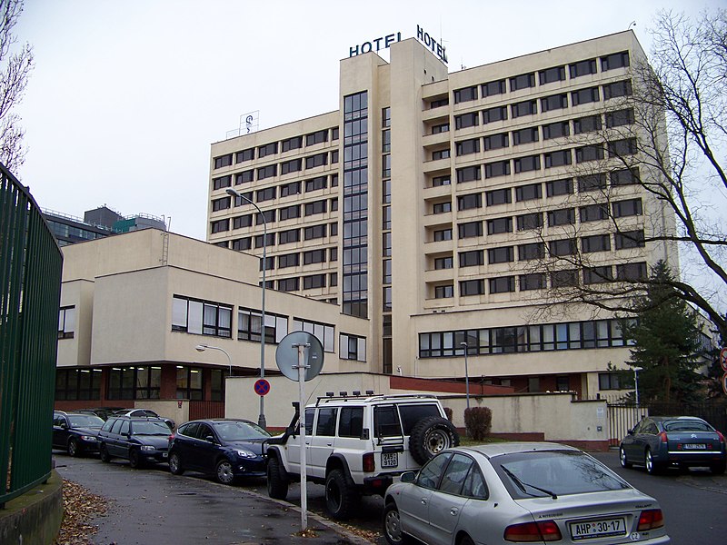 File:Hotel Ilf, ze Sedlčanské.jpg