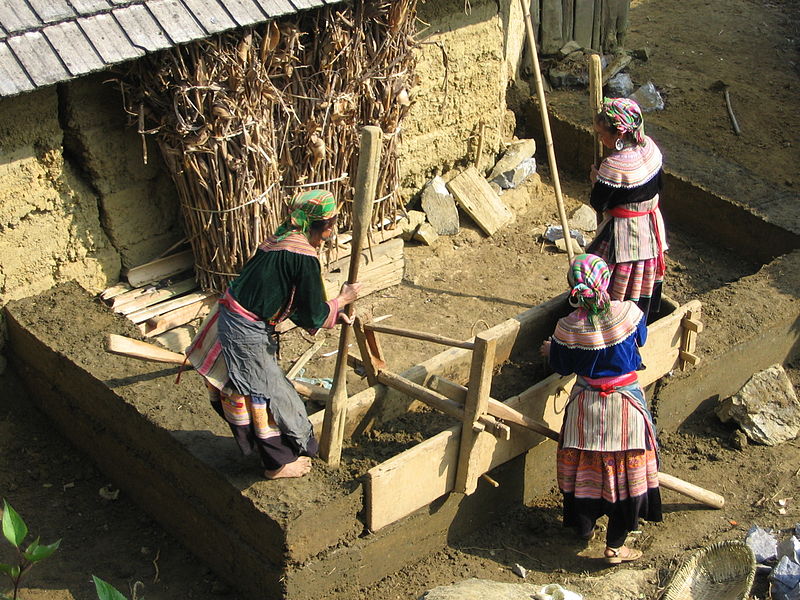 File:HouseBuildingInNorthernVietnam.jpg