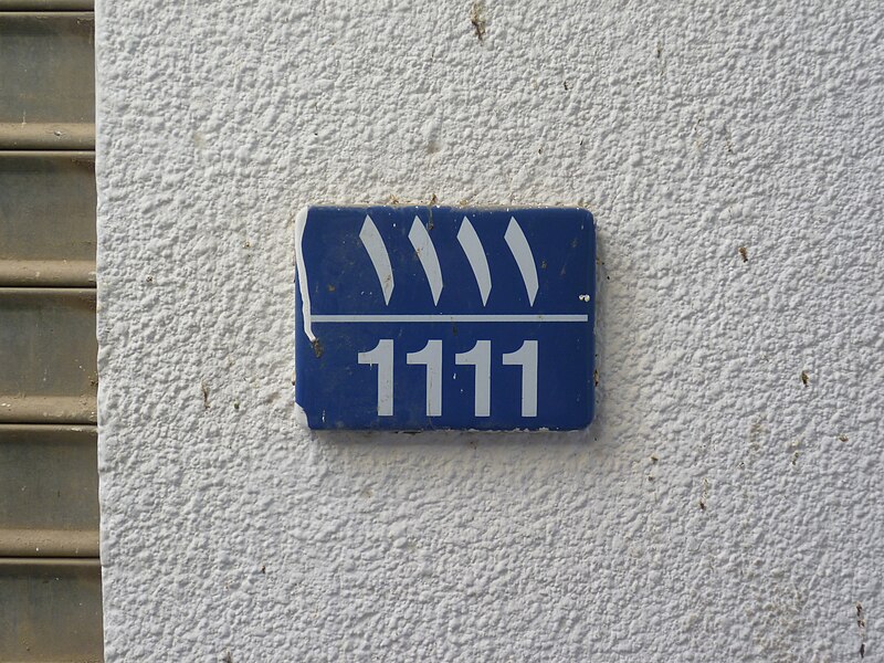 File:House number in Mutrah, Oman.jpg