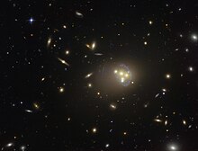 Gökada kümesinin Hubble görüntüsü Abell 3827.jpg