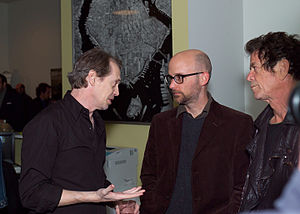 Buscemi junto a los músicos Moby y Lou Reed en la proyección del documental Iraq for Sale en octubre de 2006 en Nueva York.