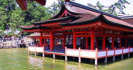 Tập tin:Itsukushima floating shrine.jpg
