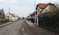 Čeština: Domy u silnice v Janově. Okres Rakovník, Česká republika. English: Houses by road in Janov village, Rakovník District, Czech Republic.