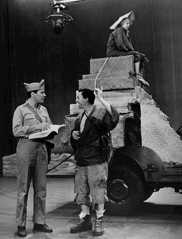 John Forsythe as Fisby and David Wayne as Sakini on Broadway in 1954