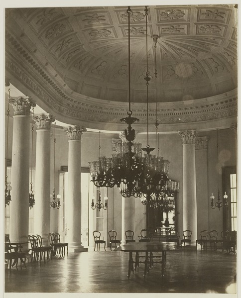 File:KITLV 26568 - Isidore van Kinsbergen - Reception room in the palace of the Governor General at Buitenzorg - Around 1870.tif