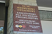 Tablica pamiątkowa poświęcona Henrykowi Ostachowi