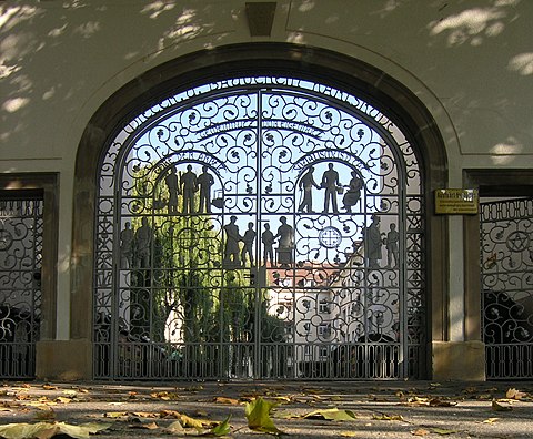 right gate