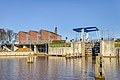 Ketelsluis, brug over benedenhoofd, in Ketelhaven aan de kant van de hoge vaart met het gemaal Colijn.