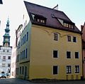 Wohnhaus in geschlossener Bebauung, in Ecklage