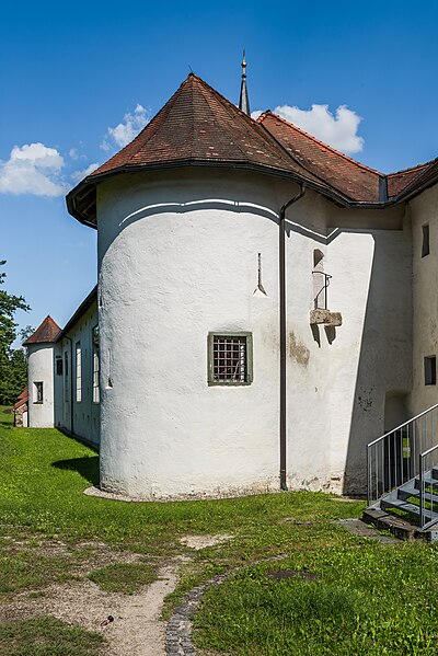 File:Klagenfurt Viktring Stift Befestigungsanlage NW-Turm 31052022 2628.jpg