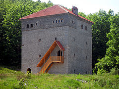 Кула дом. Кулла жилище. Замок Марфино башня. Башня Kula Сербия. Старинные каменные дома.