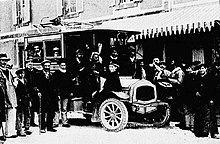 L'autobus de Dion-Bouton faisant le service entre Quimper, Bénodet, Fouesnant et Beg Meil vers 1910.