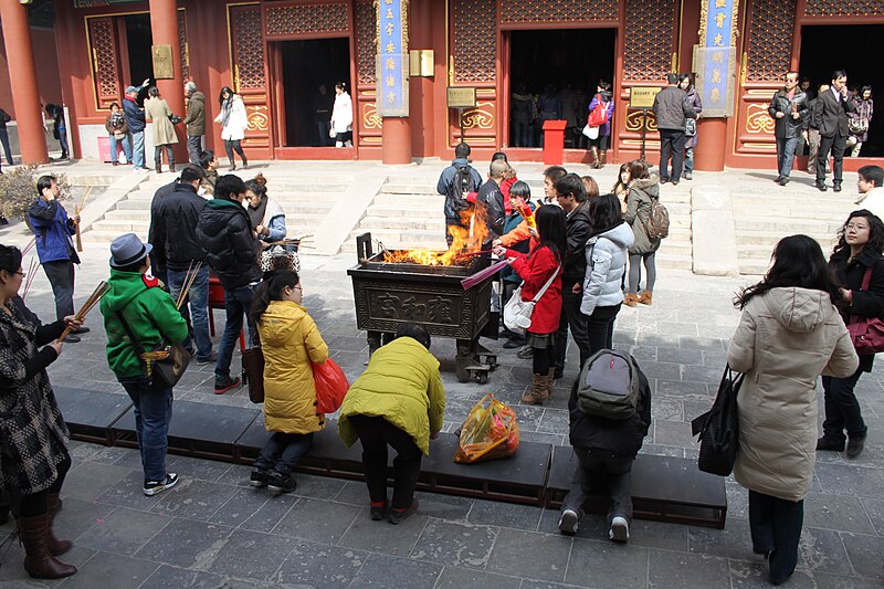 File:Lama Temple (9868081865).jpg