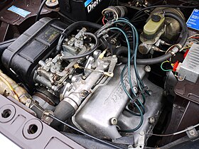 Lancia Fulvia 5M 1972 m2 engine.jpg