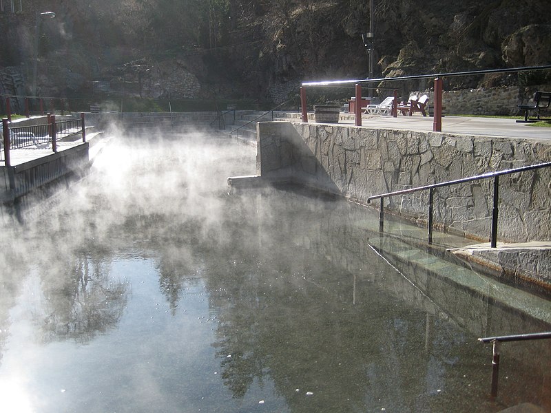 File:Lava hot springs, idaho (2452280074).jpg