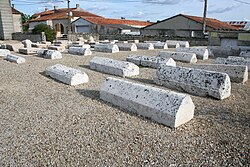 Le cimetière médiéval de Ligné.jpg