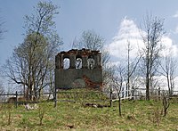 Ruina dzwonnicy po dawnej cerkwi w Lipiu