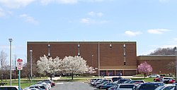 Escuela secundaria Loch Raven cropped.jpg