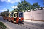 Type Konstal 805Na tram op lijn 1. Nieuw afgeleverd in 1983 zagen de trams er 8 jaar later al zeer verwaarloosd uit.