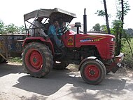 Mahindra 475 DI traktori Punjabin Jhampurissa (2009).