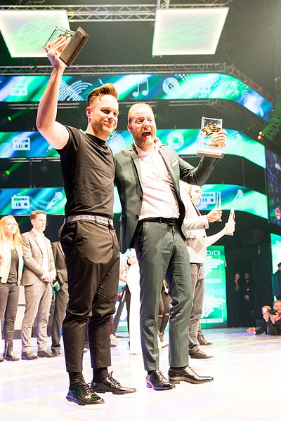 File:Mario Barth, Olly Murs - 2017098001058 2017-04-07 Radio Regenbogen Award 2017 - Sven - 1D X MK II - 1400 - AK8I0259 mod.jpg