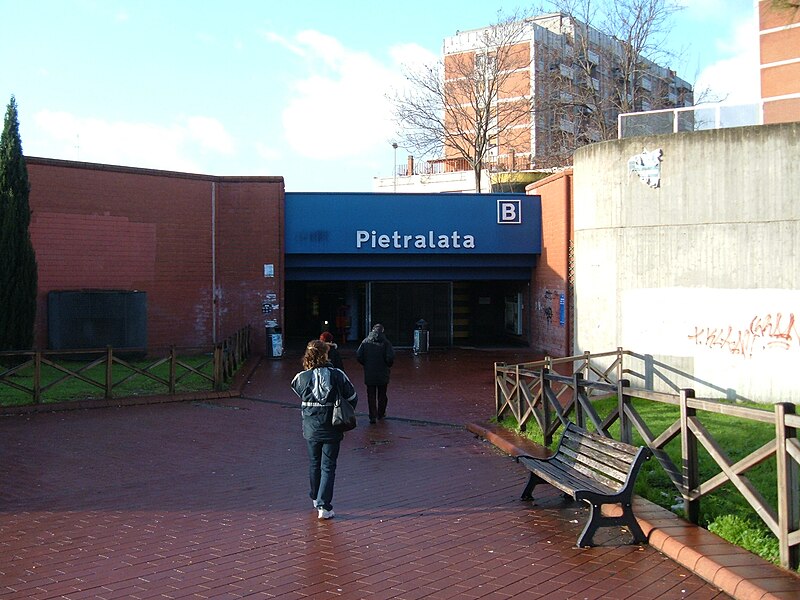 File:Metro B Pietralata.JPG