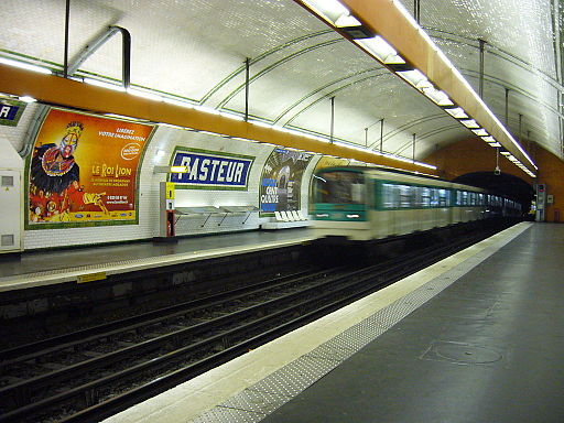 Metro Paris - Ligne 12 - Station Pasteur - MF 67